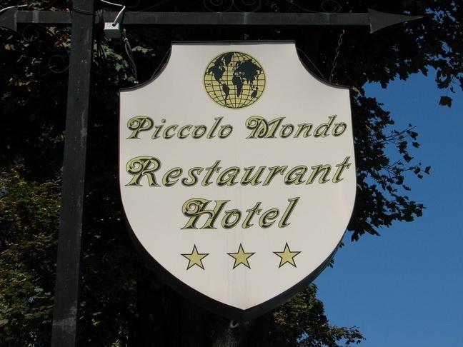 Hotel Piccolo Mondo Bukarest Eksteriør billede